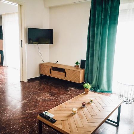 Explore Greece From Colorful City Centre Apartment Chalkís Exterior foto